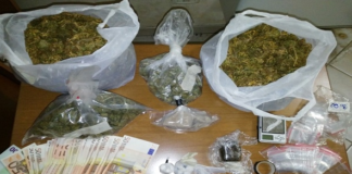 Ingerisce droga per evitare controlli e rischia il soffocamento: in manette 26enne