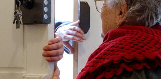 Truffa ed estorsione ad anziane e a un disabile, arrestata 32enne