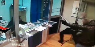 Quattro assalti armati in città: scattano gli arresti
