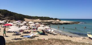 Turista 61enne si tuffa per salvare la moglie e muore annegato