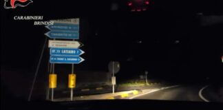 Blitz dei Carabinieri: 21 arresti per droga, armi, estorsioni e riciclaggio