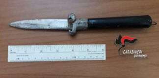 Accoltella ristoratore che non paga lo stipendio alla compagna: arrestato 49enne