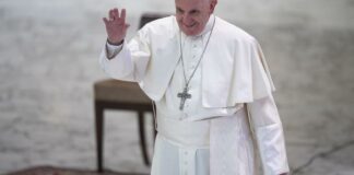 Papa Francesco chiama genitori che persero due figli