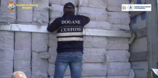 Calzature con marchio falso e giocattoli pericolosi: maxi sequestro nel porto di Brindisi
