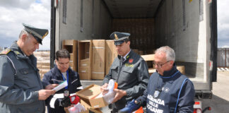 Nave con 15 mila scarpe Nike contraffatte sequestrate nel Porto di Brindisi