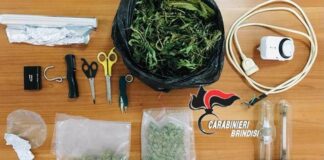 Nasconde marijuana nella trapunta del letto e nella lavatrice: arrestato 34enne