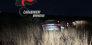 Malviventi rapinano slot, versano olio su strada e danno vita a folle inseguimento