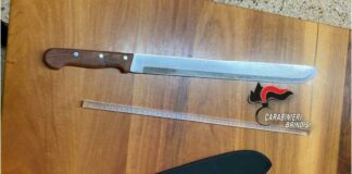 In strada con addosso un machete: denunciato 24enne