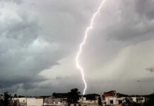 Maltempo, appartamenti allagati: 6 persone evacuate, anche una donna incinta