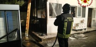 In fiamme il bar di una stazione di servizio a Pezze di Greco