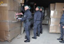 Scoperta fabbrica clandestina di sigarette a Brindisi: 10 arresti