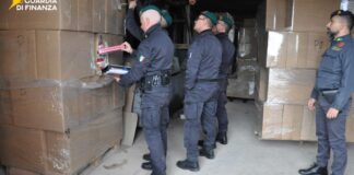 Scoperta fabbrica clandestina di sigarette a Brindisi: 10 arresti