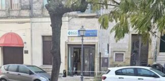 Assalto a bancomat ad Oria, i ladri lasciano chiodi durante la fuga