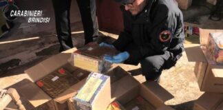 Scoperto con 92 chili di esplosivi e fuochi pirotecnici, arrestato un 66enne