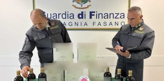 Olio senza tracciabilità a Fasano, la guardia di finanza sequestra oltre 2.100 litri